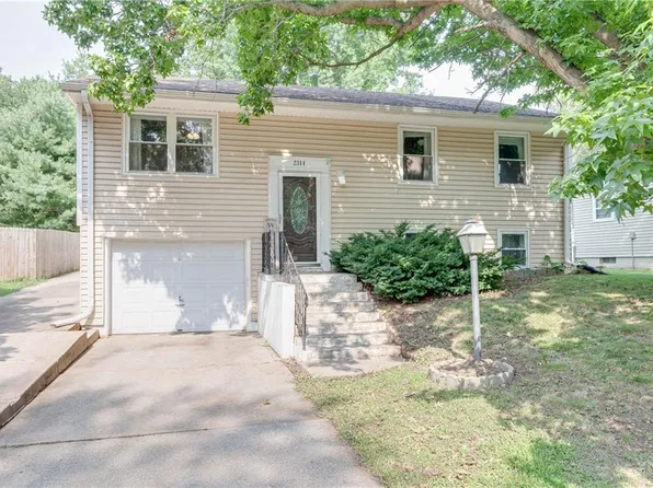 2314 Meadow Trl, Saint Joseph, MO 64503