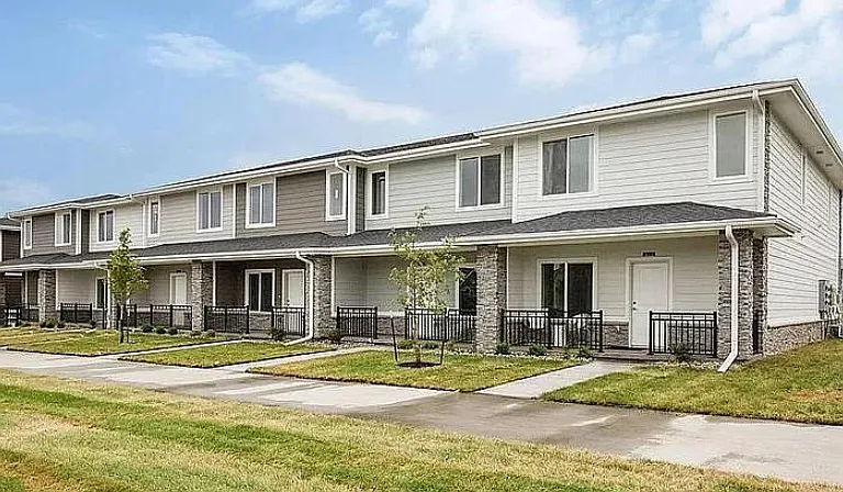 SE Parkview Crossing Dr — Photo 1