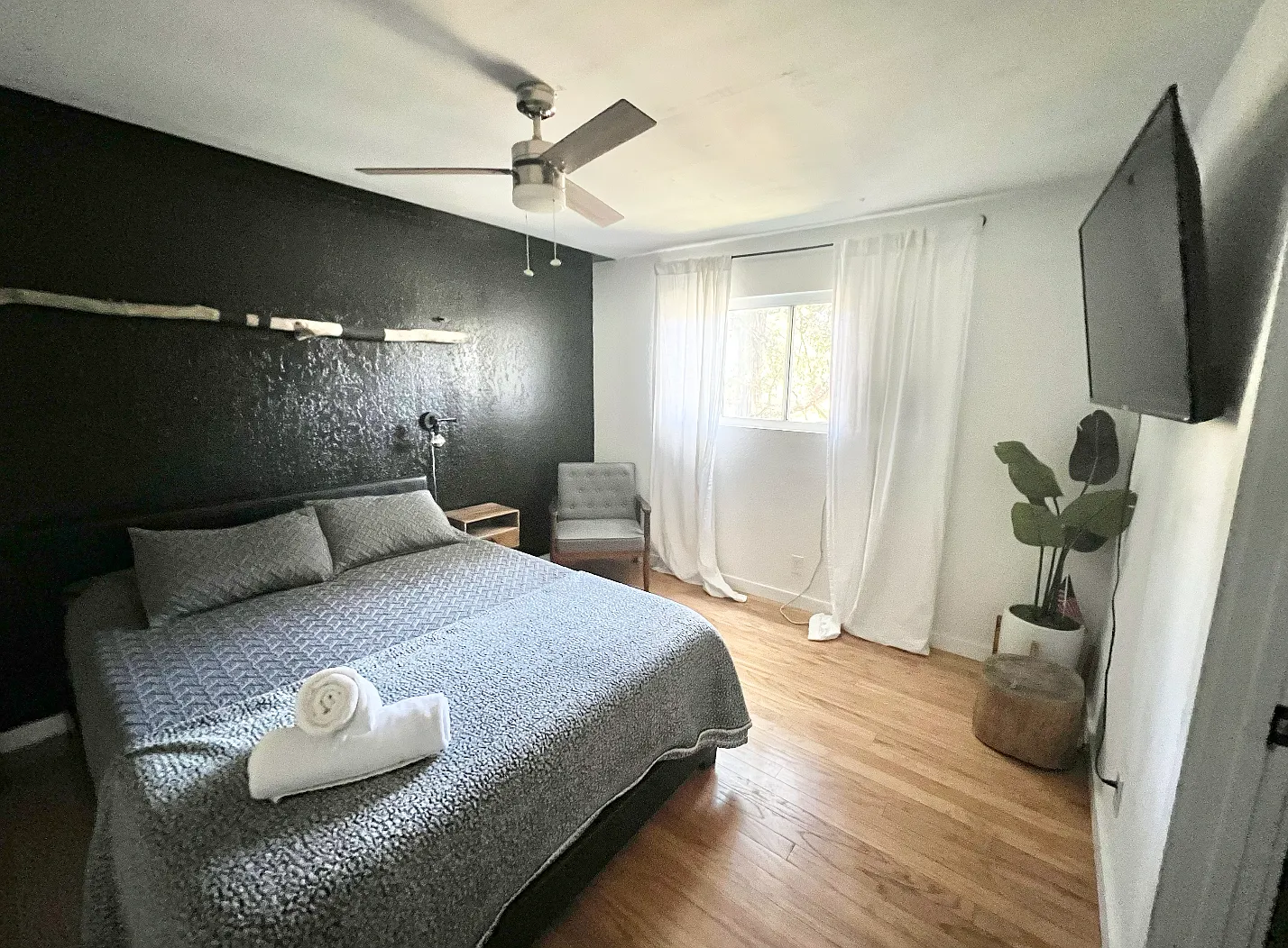 3 bed, 1360 sqft, $2,686 — Photo 3