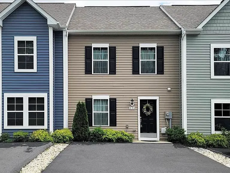 220 Scotch Pine Dr — Photo 4