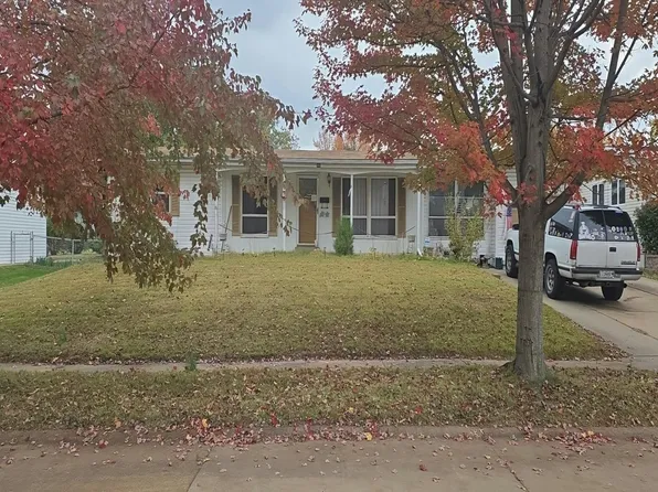 310 Falcon Dr, Florissant, MO 63031