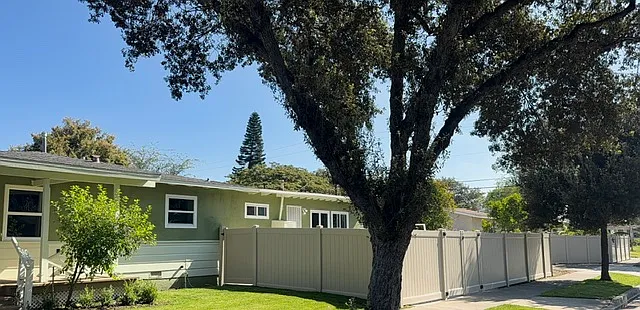 4 bed, 1599 sqft, $4,100 — Photo 2
