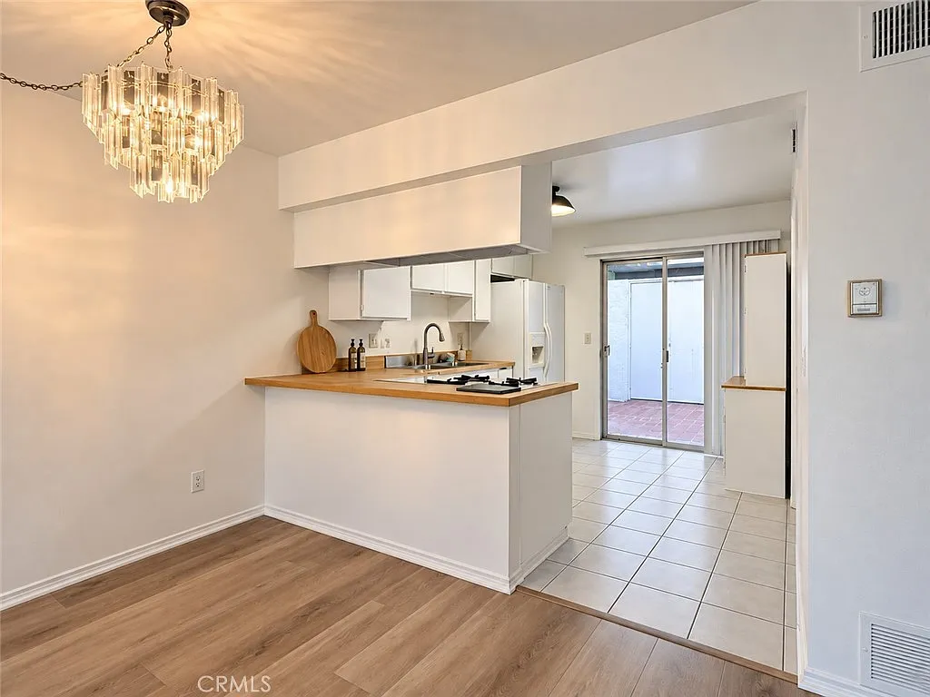 2 bed, 900 sqft, $2,700 — Photo 3