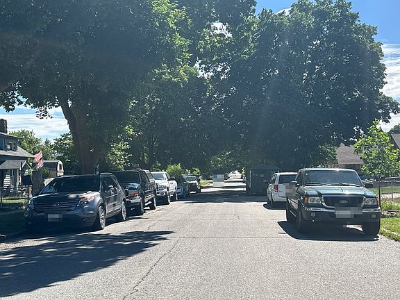 5th image of 2323 W Maxwell Ave