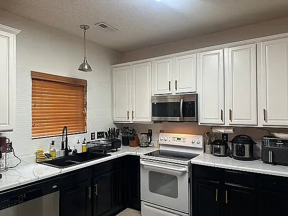 3 bed, 1471 sqft, $1,783 — Photo 1