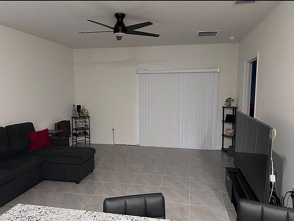 4th image of 983 King Parc Rd