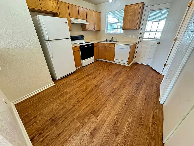 4300 Alan Kent Dr — Photo 4