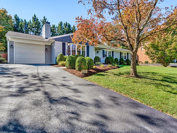 3rd image of 2225 Brookfield Dr