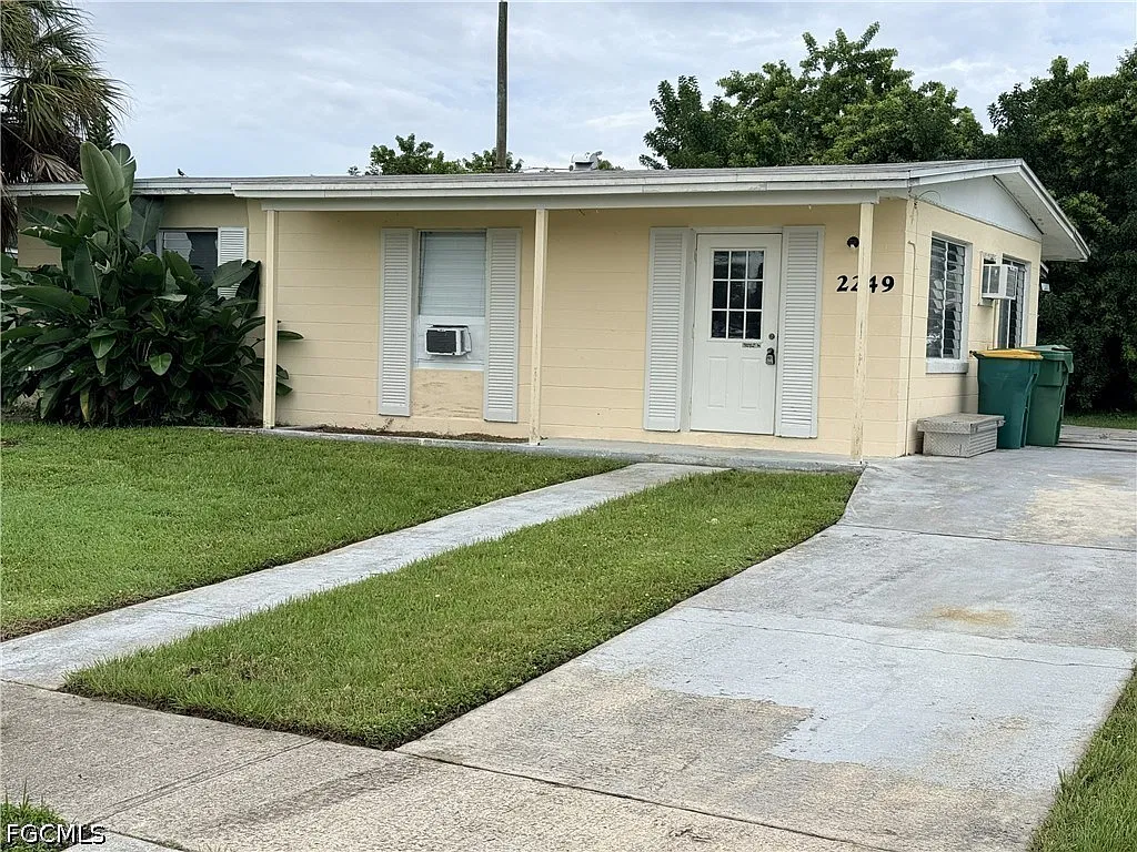 3 bed, 1.0 bath, 851 sqft, $1,200 — Photo 2
