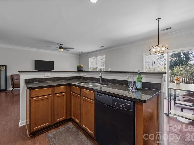 2707 Hunters Moon Ln — Photo 10