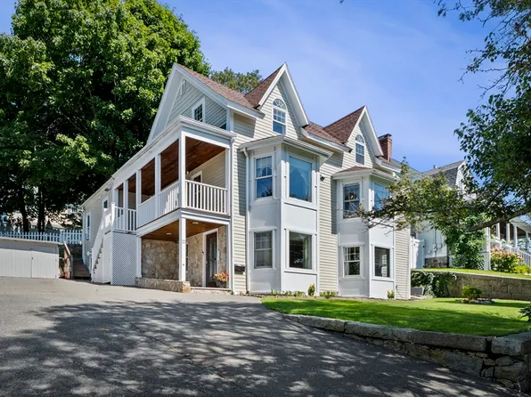 22-24 Rockland St, Swampscott, MA 01907