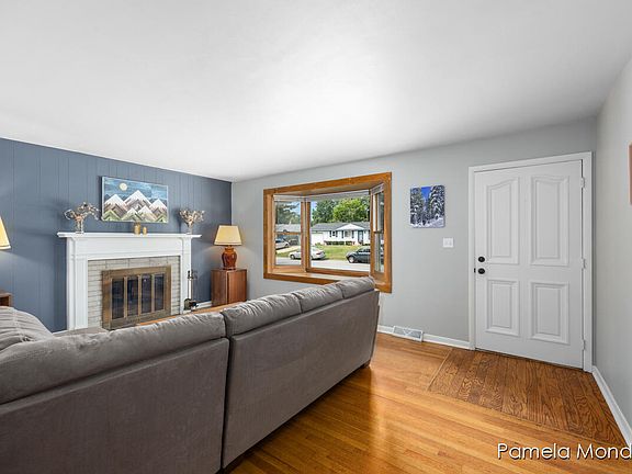 3rd image of 5466 Pinebrook Ave SE