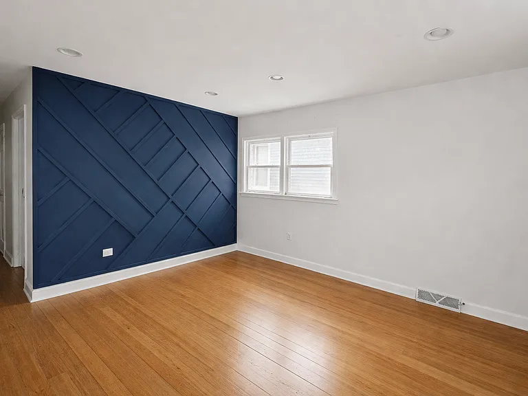 4259 N Narragansett Ave — Photo 4
