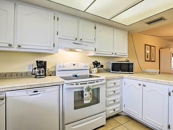 3rd image of 220 Young Ave APT 14