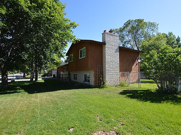 2nd image of 1133 Dickson Ave
