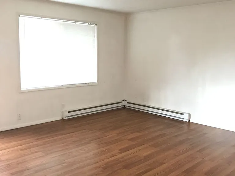 721-759 Hawthorne Ave NE — Photo 13