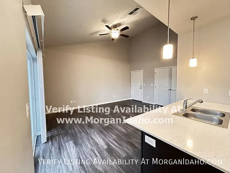 1021 S Elder St #302 — Photo 2