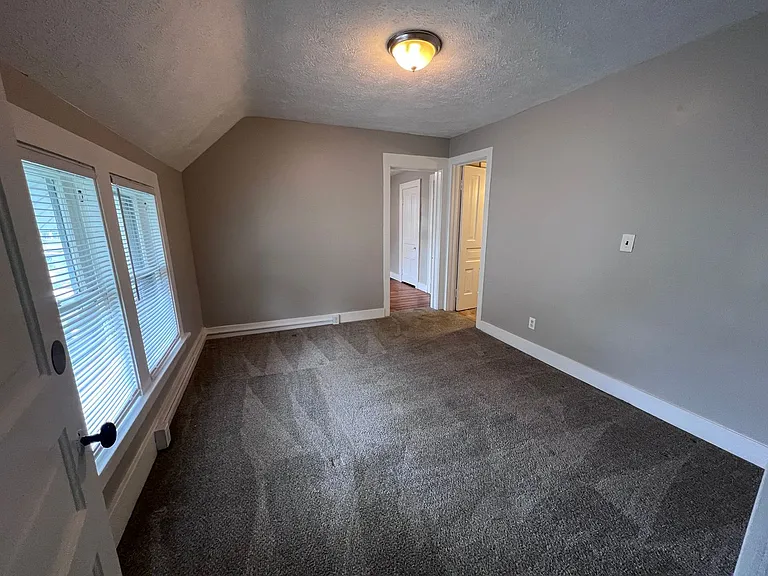 1140 Fremont Ave NW — Photo 5