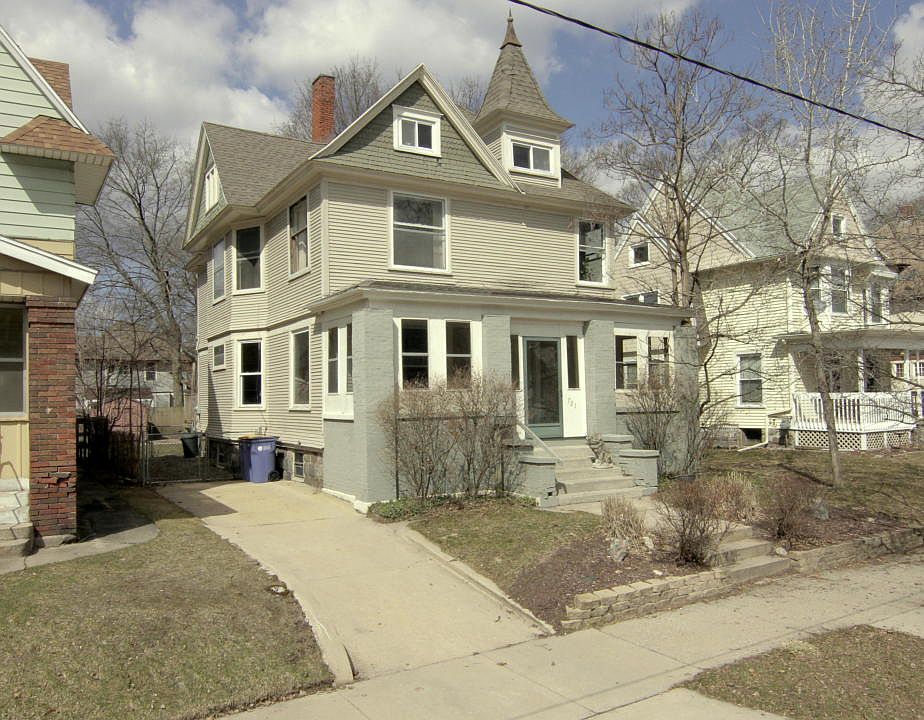 1st image of 731 College Ave SE