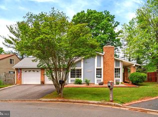 18 Thrush Rd, Sterling, VA 20164