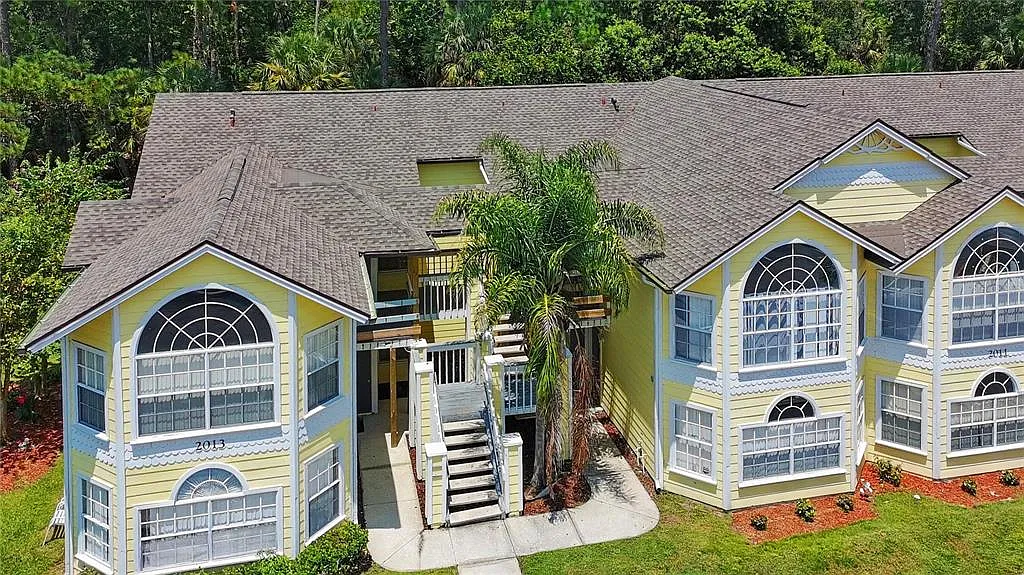 3 bed, 2.0 bath, 1326 sqft, $2,000 — Photo 2