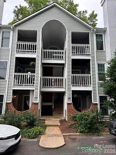 430 Queens Rd Photo 1