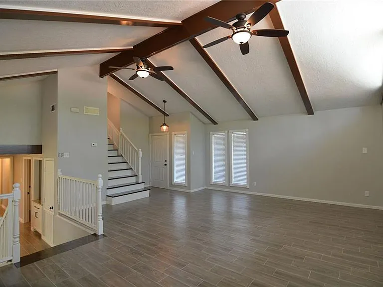 19118 Challe Cir W — Photo 8