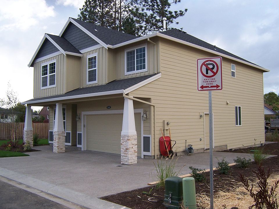 large lot almost 8000sq ft
