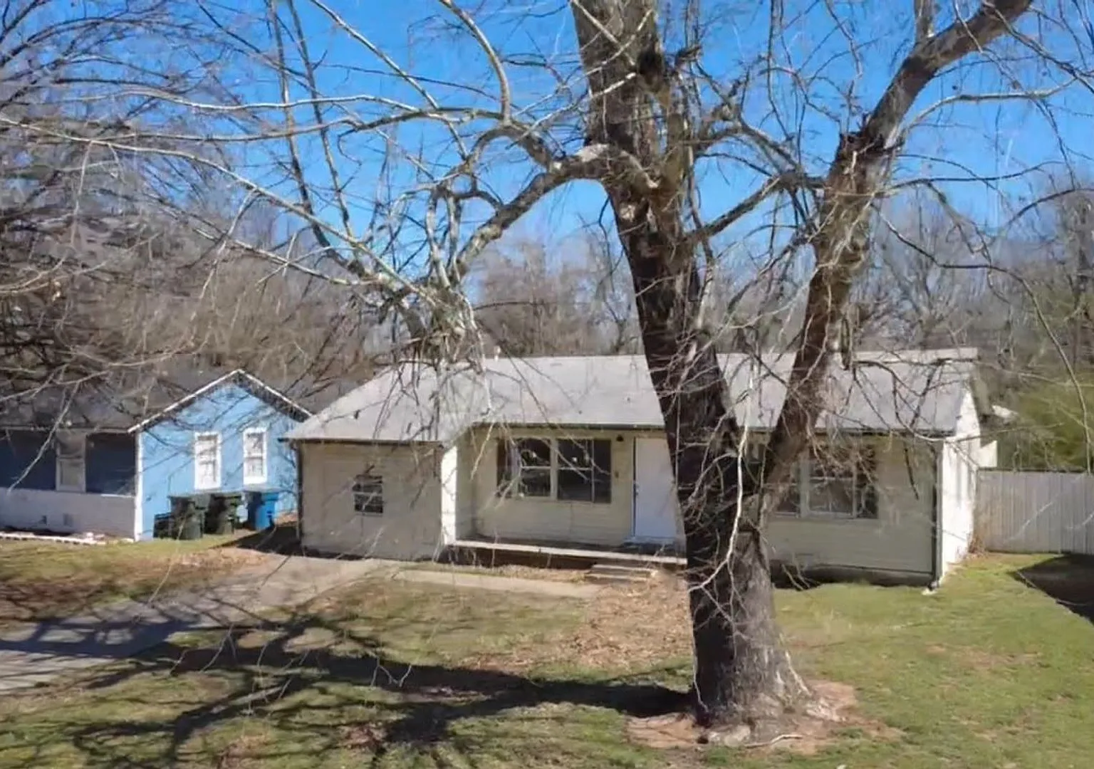 Charming 4 Bedroom House! — Photo 4