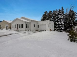 8622 S Maple City Rd, Maple City, MI 49664