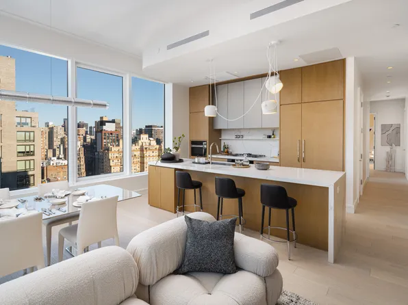 200 East 20th Street PHA image 2 of 14