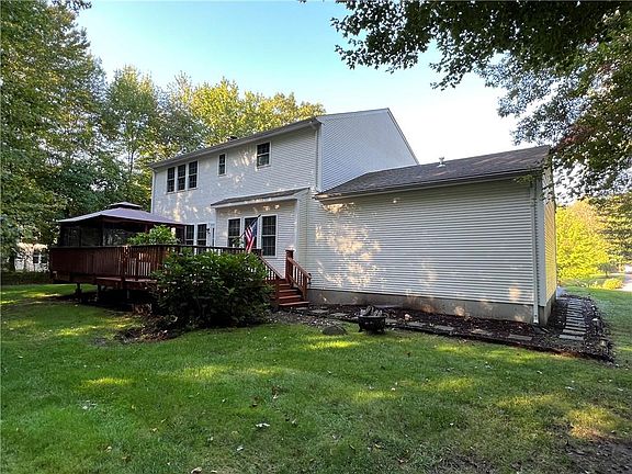 2nd image of 460 Westmoreland Ln N