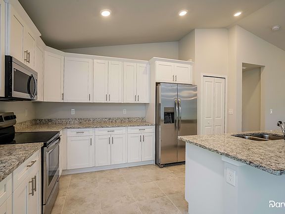 4th image of 3842 Hollycrest St