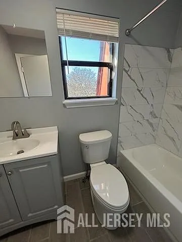 212 N Oaks Blvd — Photo 3