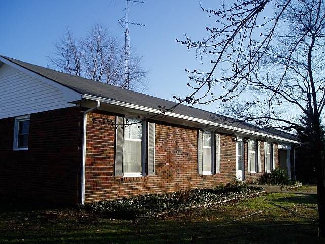 2nd image of 2440 Thoroughbred Dr
