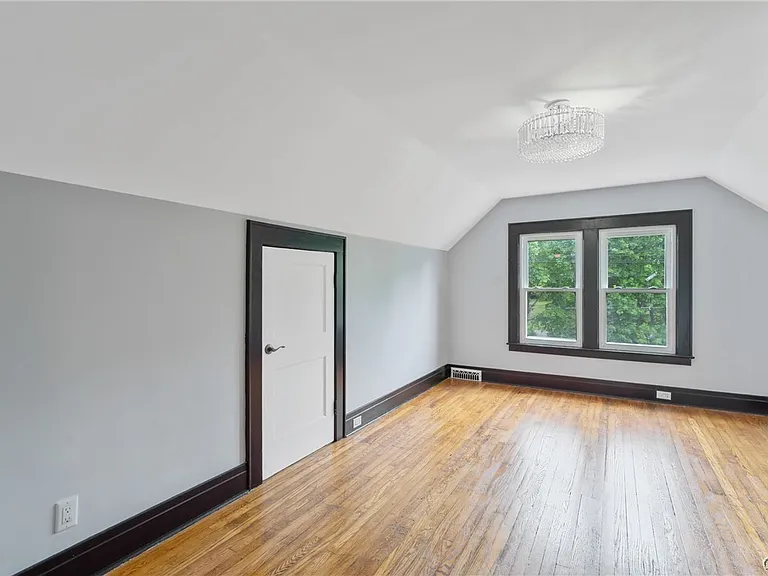 944 Bellevue Ave — Photo 13