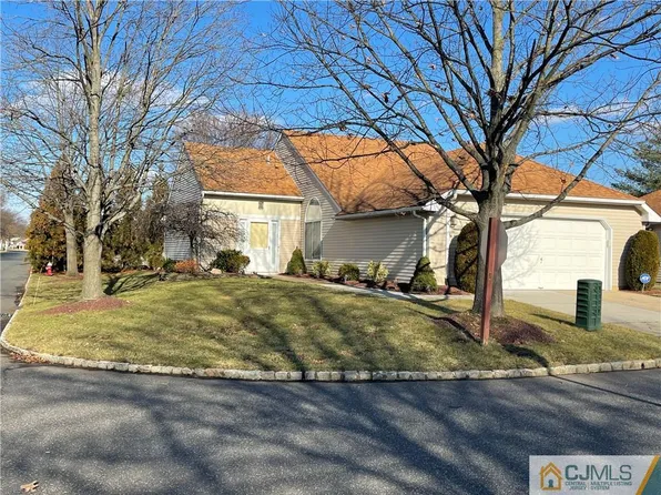 656 Nutley Dr #A, Monroe Township, NJ 08831