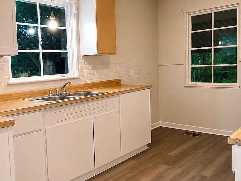 3122 Oak Forest Dr — Photo 2