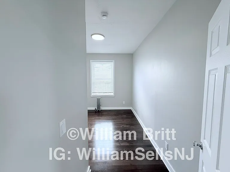 9 Bentley Ave #15 — Photo 17