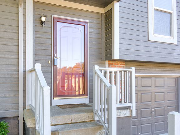 2nd image of 914 N Cochise Ave