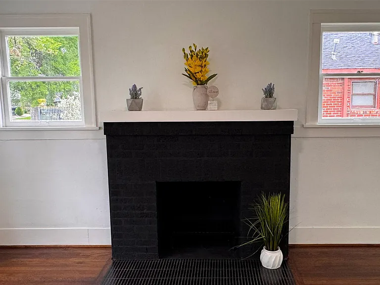 1569 Elliott St — Photo 4