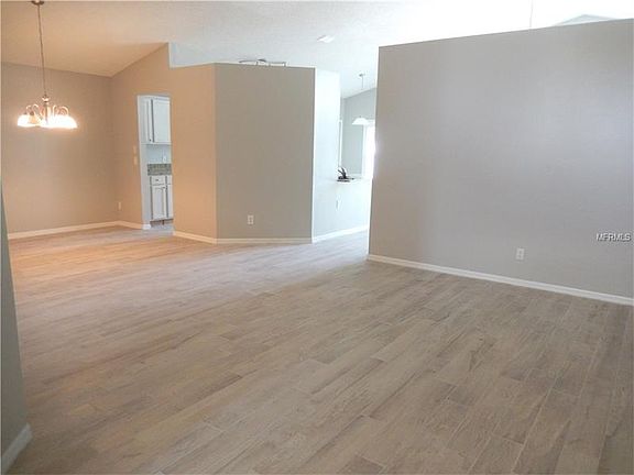 5th image of 13339 Meadowlark Ln