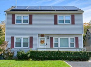 5 Oak Pl, Selden, NY 11784