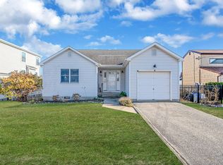 38 Berger Ave, Amityville, NY 11701
