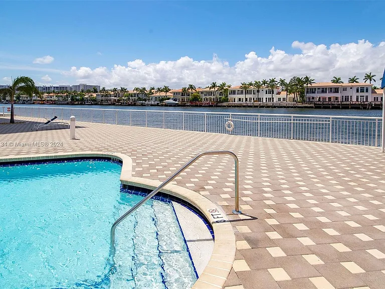 1600 Socean Dr #1 — Photo 17