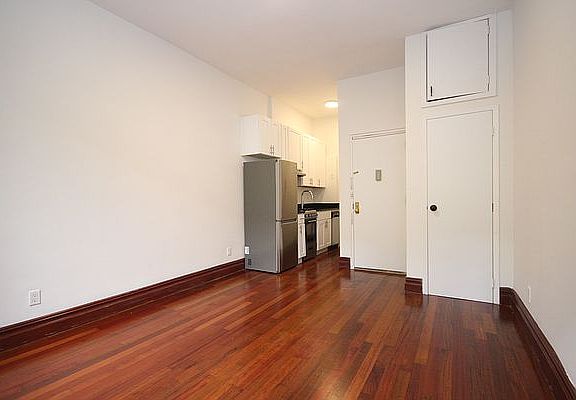 2nd image of 235 W 15th St APT 3B
