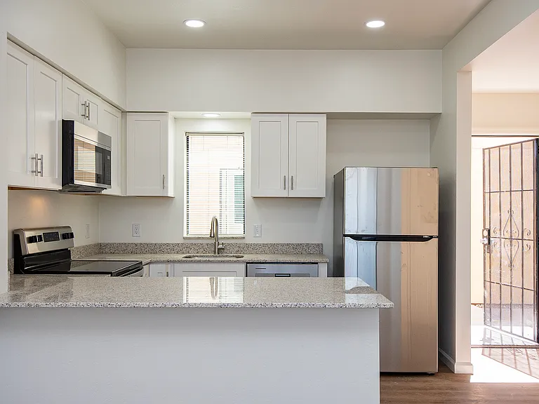 263 W Glenn St — Photo 6