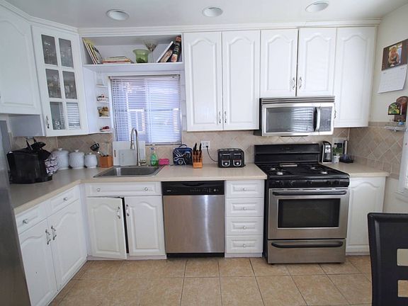3rd image of 1447 E 69th St