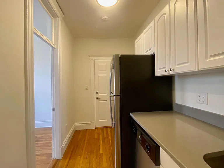 12 Camelot Ct #15R — Photo 34