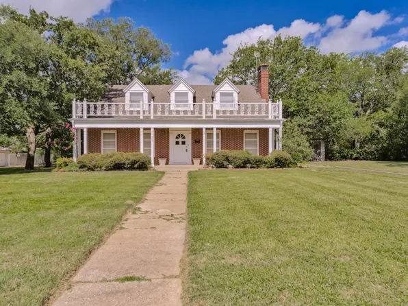 900 Coffield St, Bowie, TX 76230